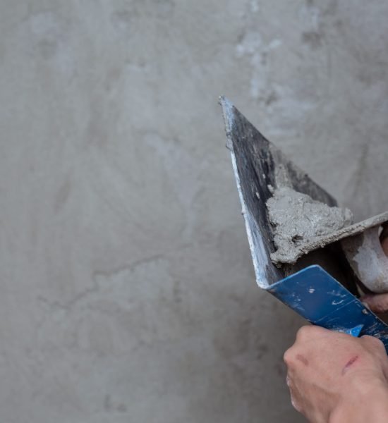 plasterer-renovating-indoor-walls
